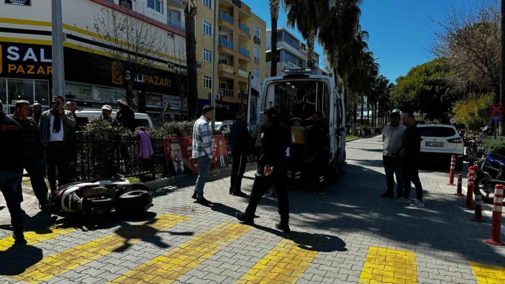 Yayaya yol vermek isterken olanlar oldu! 2 yaralı