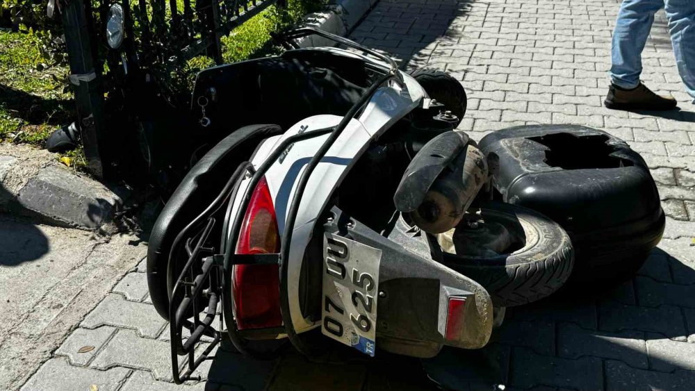 Yayaya yol vermek isterken olanlar oldu! 2 yaralı