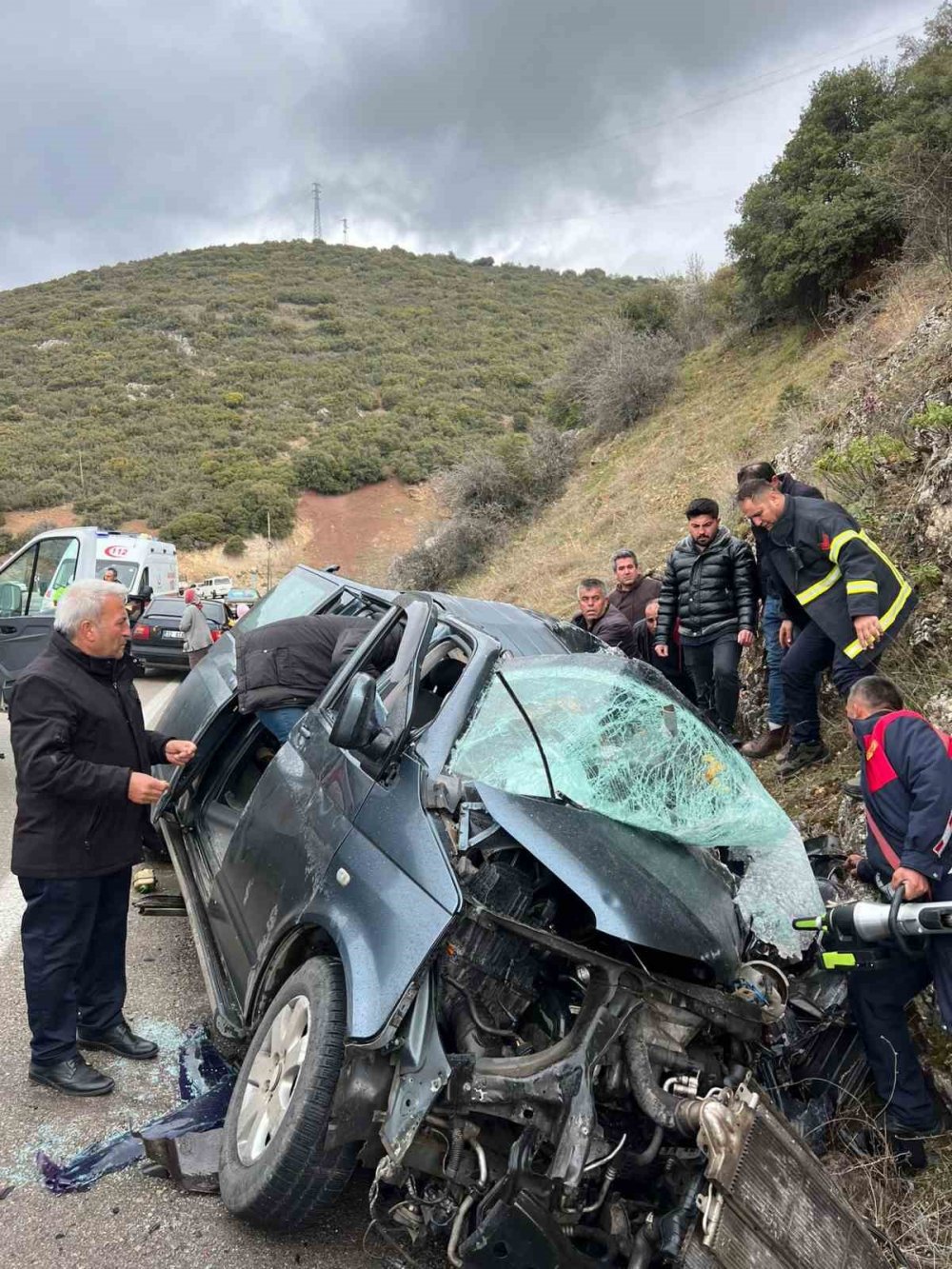 Isparta-Konya karayolunda feci kaza! 1’i ağır 3 yaralı