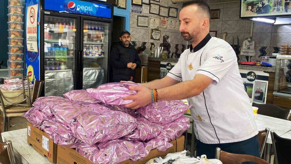 Konya'daki restoran işletmecisi ‘Askıda tavuk’ uygulaması başlattı