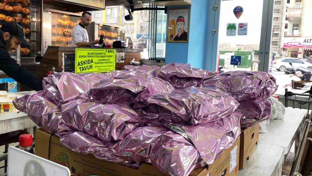 Konya'daki restoran işletmecisi ‘Askıda tavuk’ uygulaması başlattı