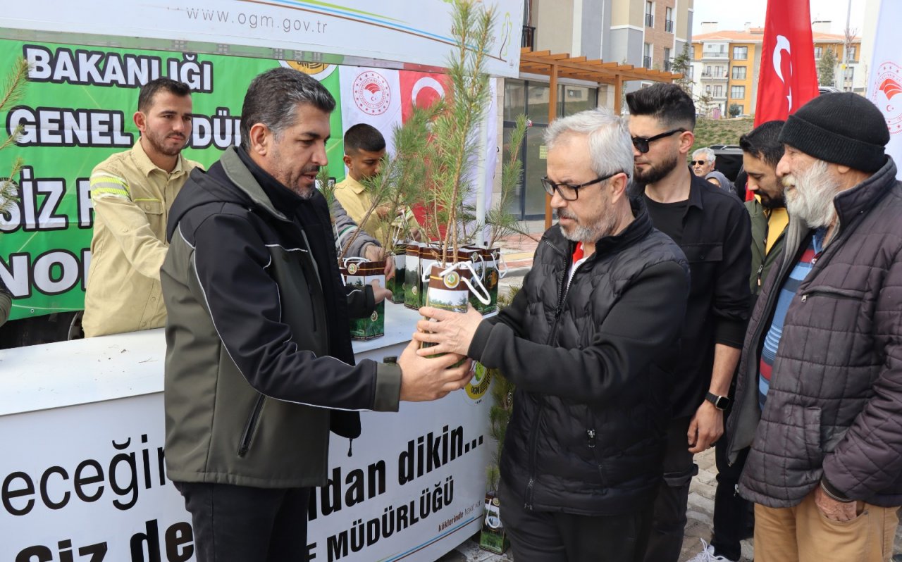 daha-yesil-bir-ardicli-icin-10-bin-fidan-dagitildi-001.jpg