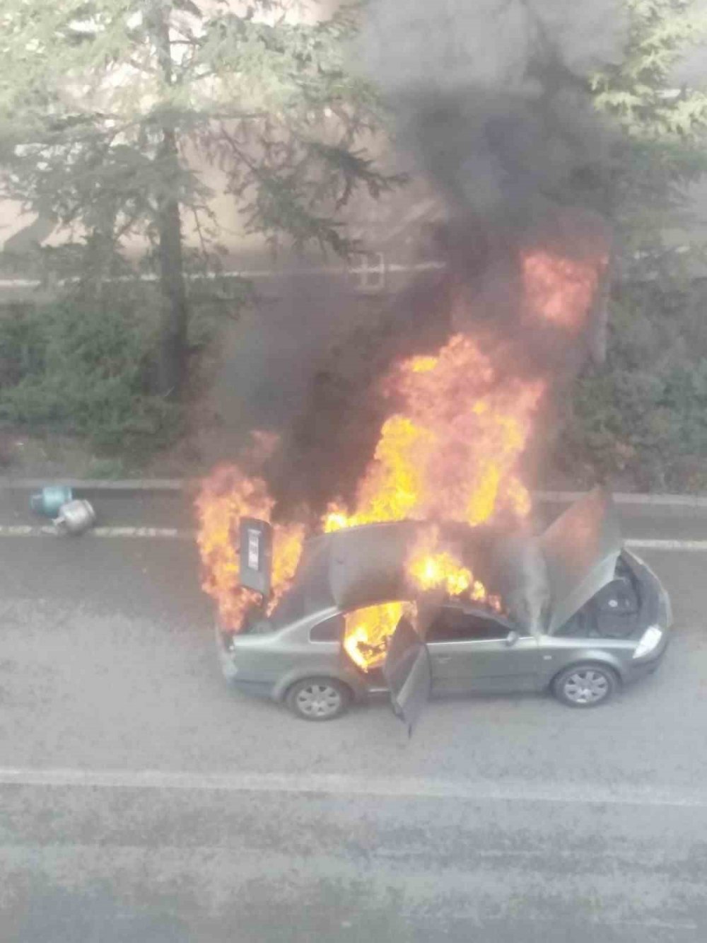 Konya'da seyir halindeki LPG’li otomobil alev topuna döndü