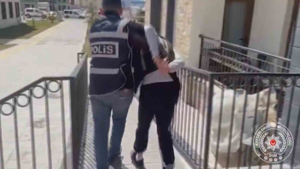 Sahte polis kimliği kullanan şahıs yakayı ele verdi