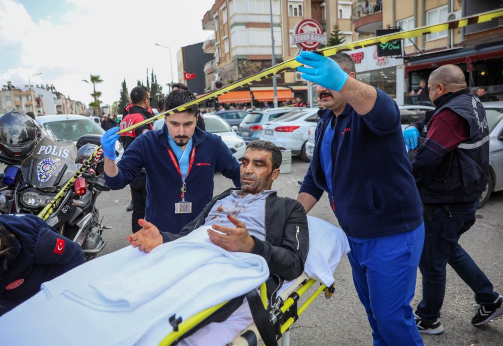 Antalya'da kıraathanede silahlı çatışma: 7 yaralı, 12 gözaltı