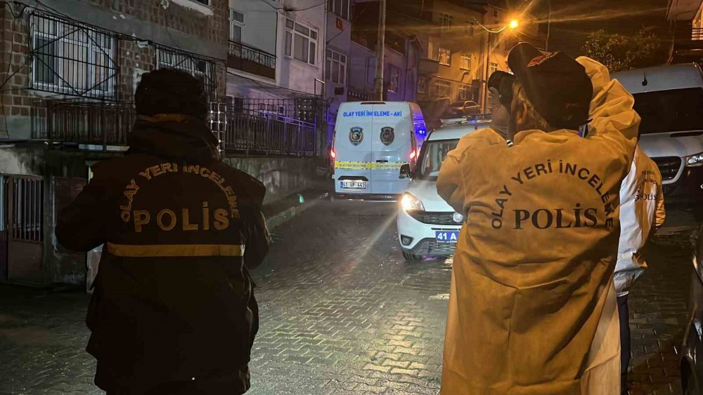 Kan donduran cinayet: Abisini bıçakla boğazından keserek öldürdü