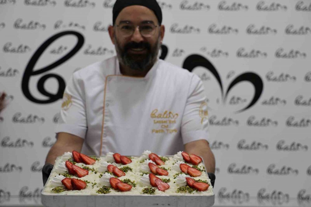 Konya'da ramazan sofralarının en renkli tatlısı için ustalar yoğun mesai harcıyor