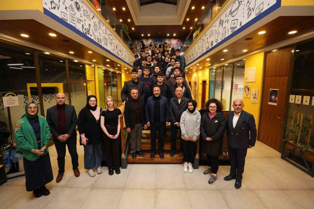 Konya Milletvekili Özer ve Başkan Kavuş sahurda gençlerle buluştu