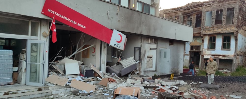 4 katlı otelin kazan dairesindeki patlama!