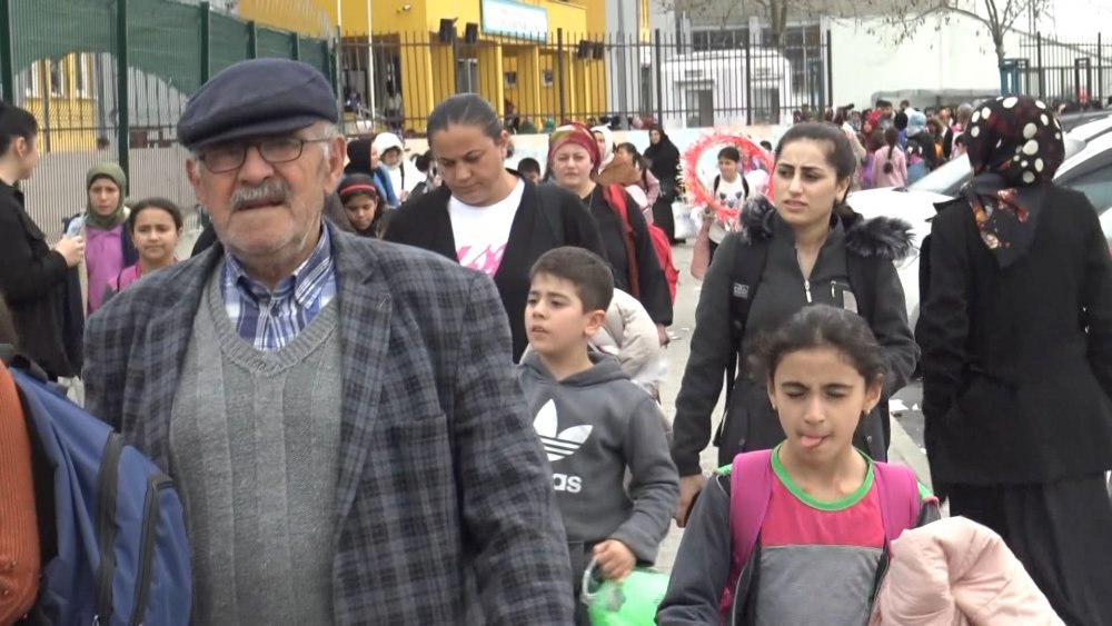 Bu okuldaki seçmen sayısı, 359 ilçenin nüfusundan fazla