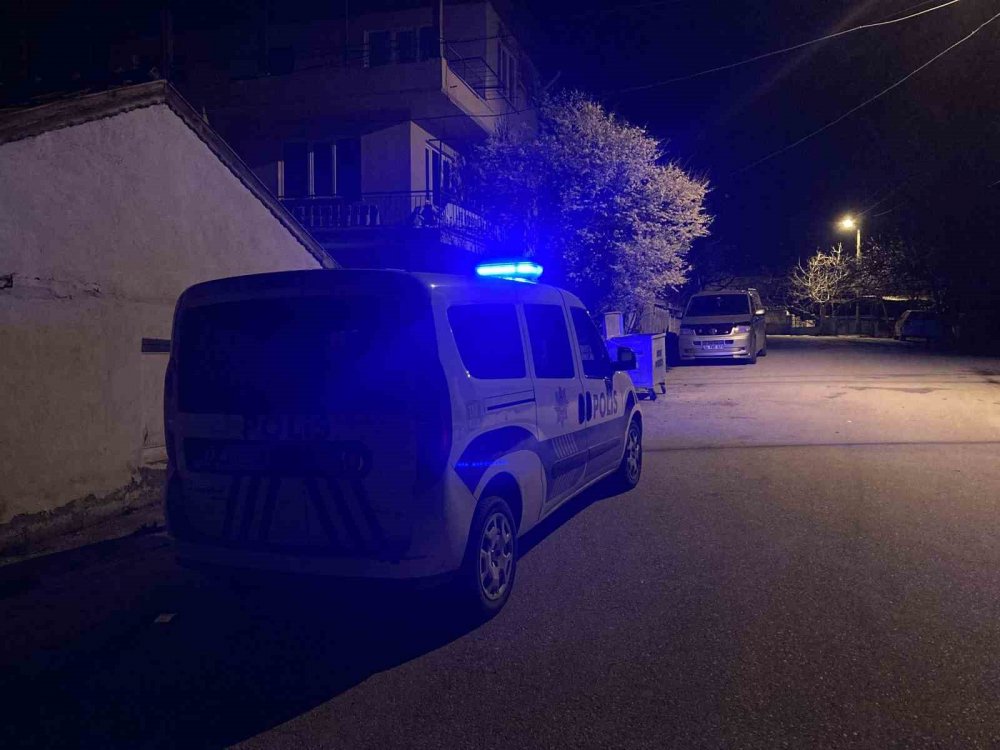 Burdur’da çıkan kavgada bir genç üvey babasını bıçakla yaraladı