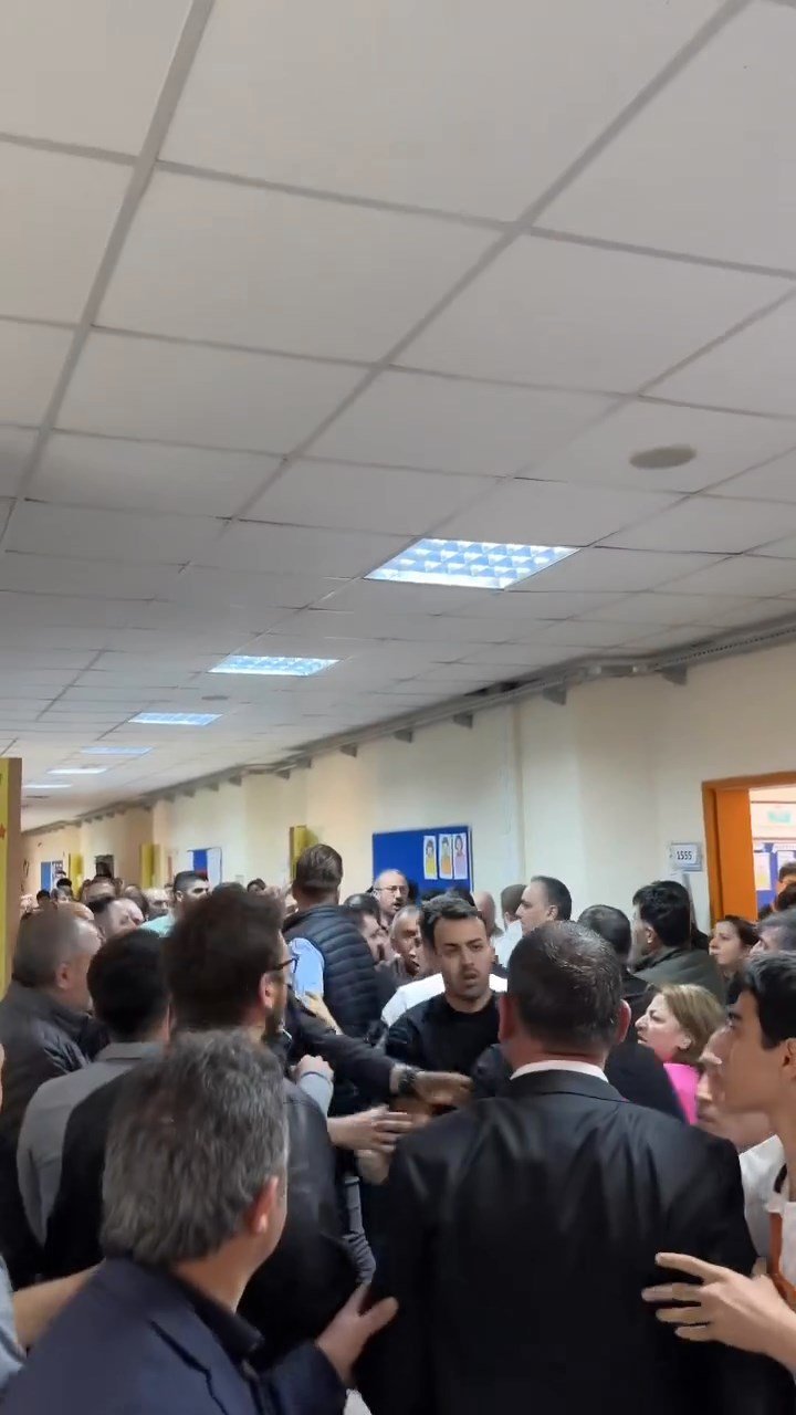 Muhtar adaylarının yakınları birbirine girdi