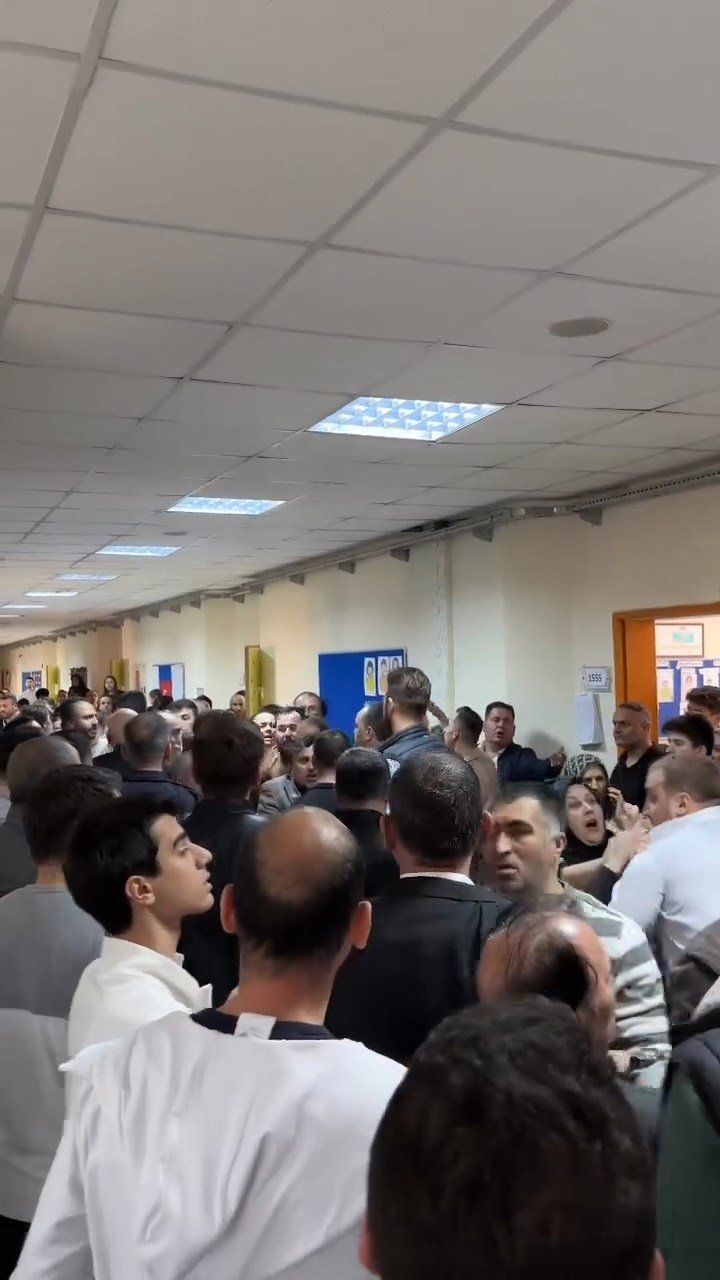 Muhtar adaylarının yakınları birbirine girdi