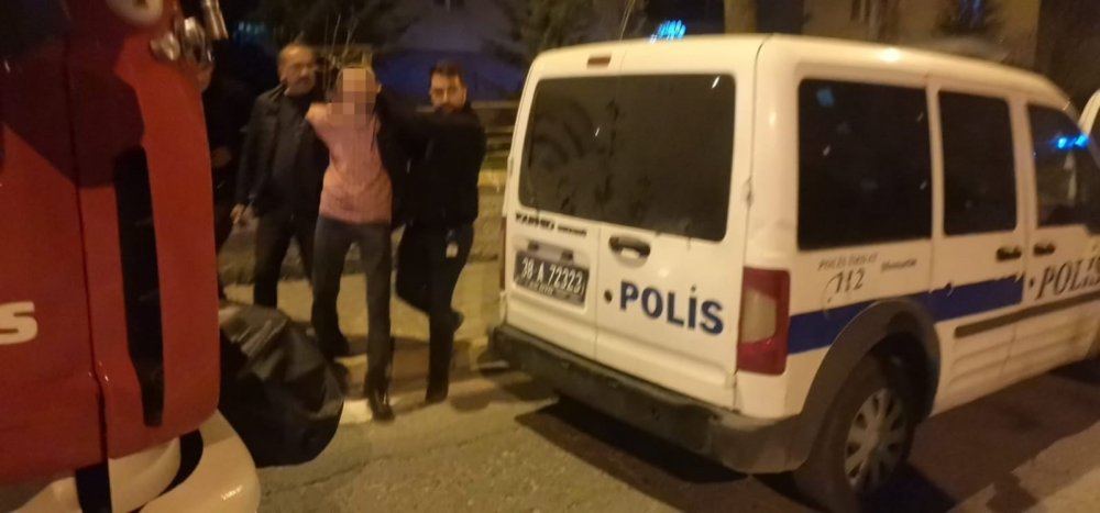 Aranan şahıs ailesini rehin aldı, özel harekat polisi devreye girdi