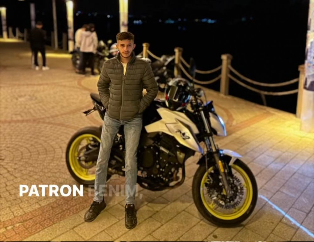 Motosiklet, ağaca ve direğe çarptı: 2 genç hayatını kaybetti