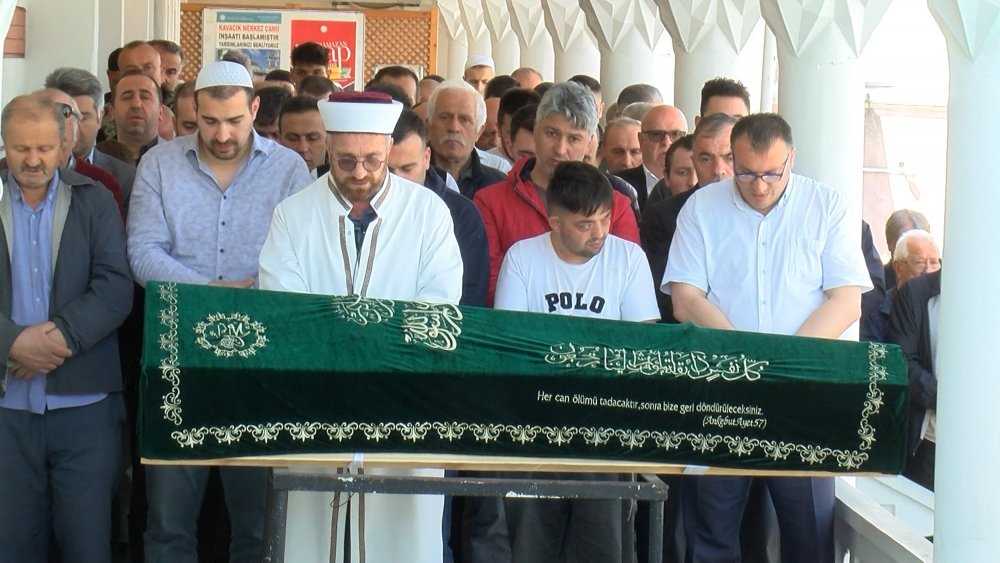 İstanbul- Marmara Denizi’nde batan geminin kaptanı son yolculuğuna uğurlandı