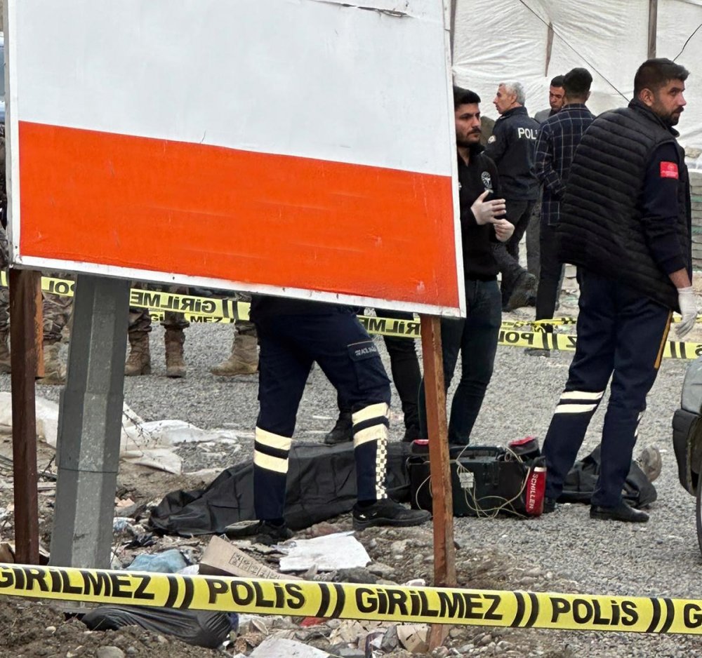 Sokakta tartıştığı husumetlilerini tabancayla vurdu: 1 ölü, 1 yaralı