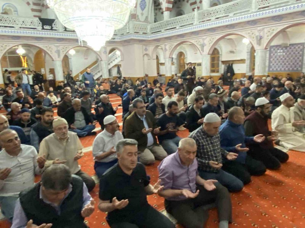 Konya Kulu’da Kadir Gecesinde camiler doldu