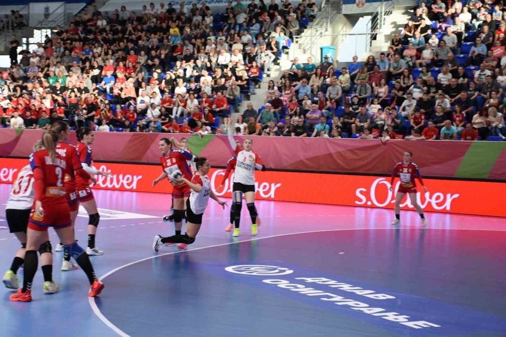 A Milli Kadın Hentbol Takımı, ilk kez Avrupa Şampiyonası’nda