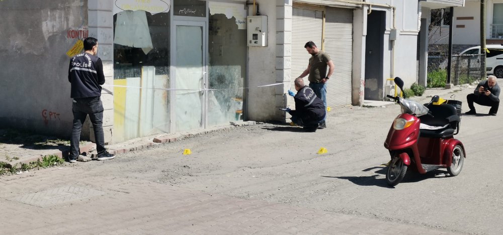 Boşanma davası açan eşini vurup, intihara kalkıştı