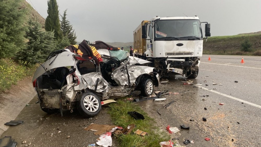 Feci kaza! 2 genç öldü