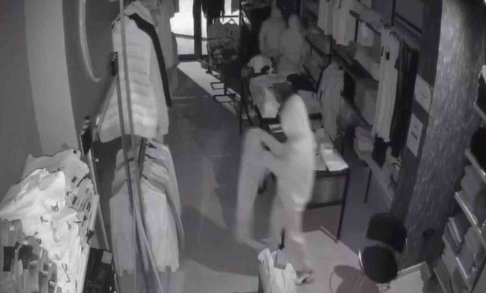 Müşteri gibi önce denediler sonra çaldılar