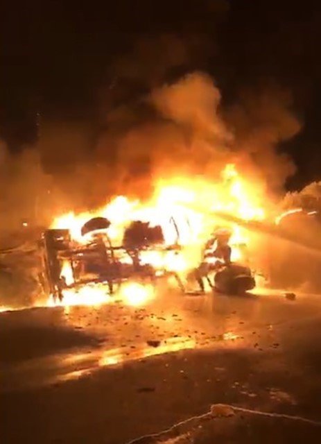 Akaryakıt yüklü tanker alev alev yandı