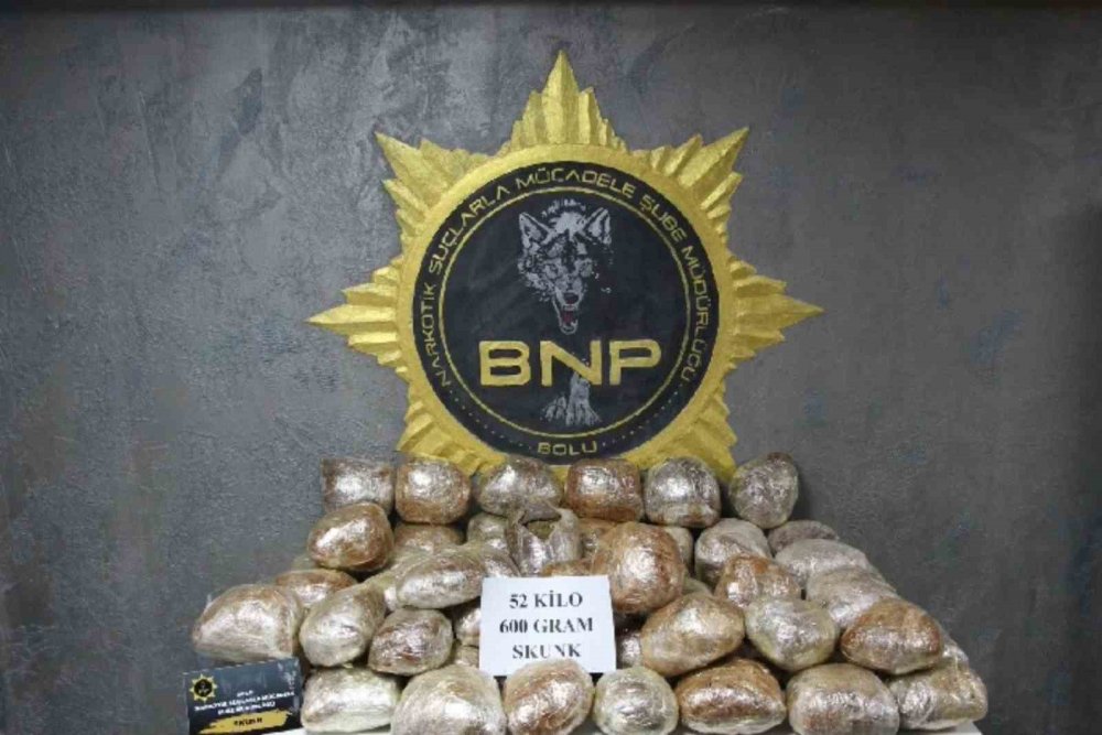 Çekyatın içi uyuşturucu deposu çıktı