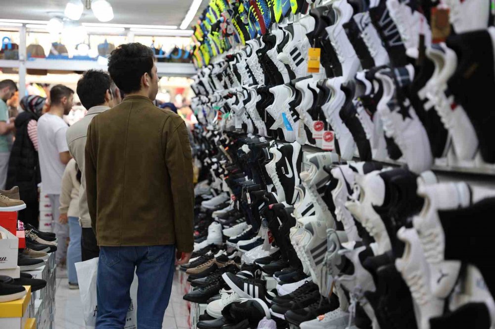 Konya'da renkli görüntüler...Bayram alışverişinde son gün yoğunluğu