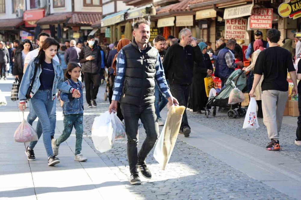 Konya'da renkli görüntüler...Bayram alışverişinde son gün yoğunluğu