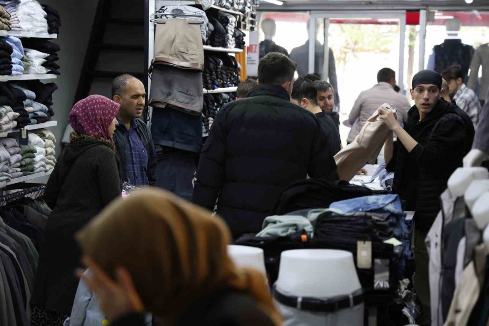 Konya'da renkli görüntüler...Bayram alışverişinde son gün yoğunluğu