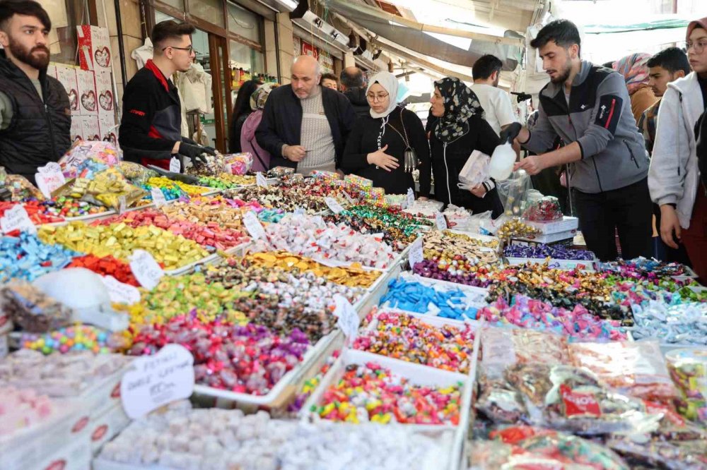 Konya'da renkli görüntüler...Bayram alışverişinde son gün yoğunluğu