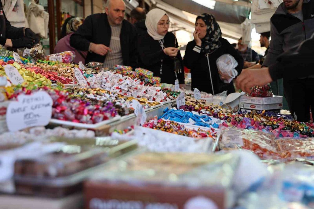 Konya'da renkli görüntüler...Bayram alışverişinde son gün yoğunluğu
