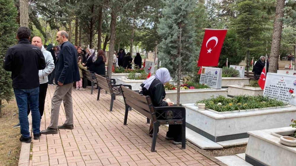 Konya’da Şehitlik ve mezarlıklarda bayram yoğunluğu