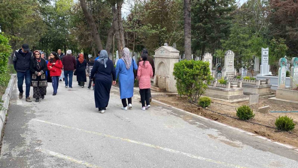 Konya’da Şehitlik ve mezarlıklarda bayram yoğunluğu