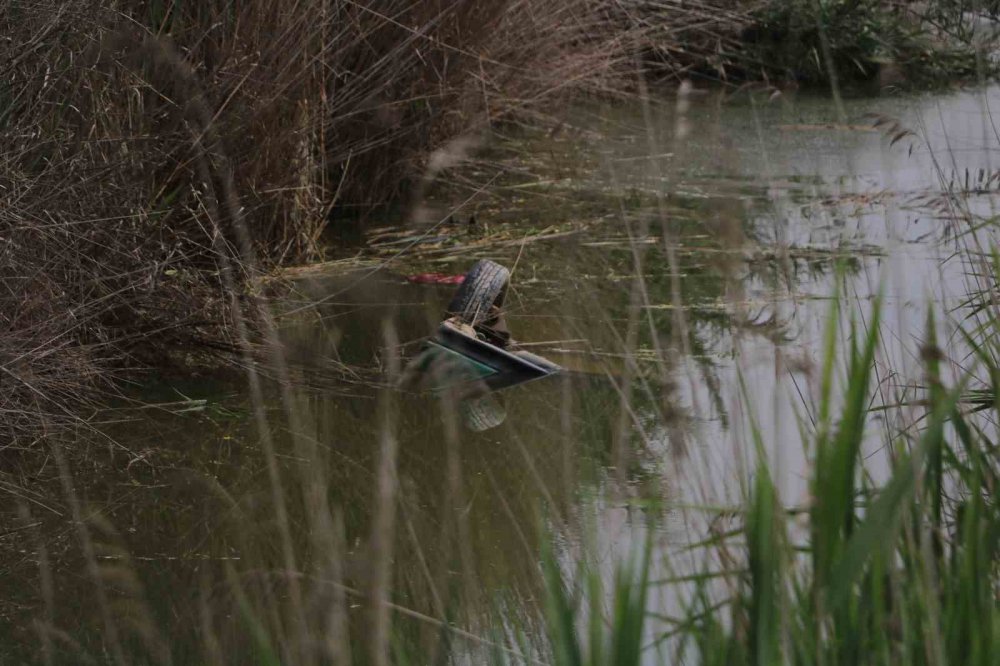 Hatay’da otomobil dereye uçtu: 2 ölü, 2 ağır yaralı