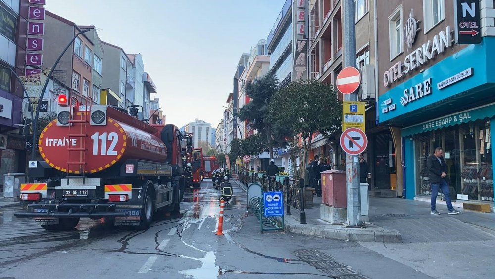 Isparta’da 4 katlı otelde korkutan yangın