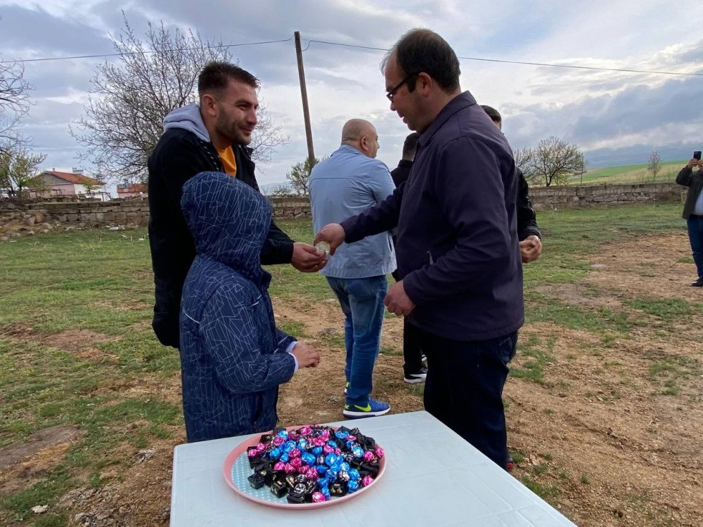 Göçle dağılan köy halkı bir araya geliyor