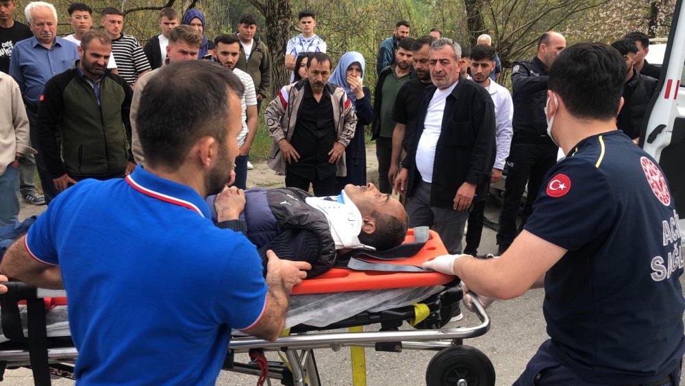 Hafif ticari araçla çarpışan motosiklet sürücüsü öldü