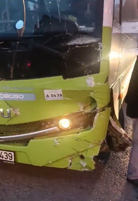 Otobüsü ile motosiklet çarpıştı: 17 yaşındaki sürücü öldü