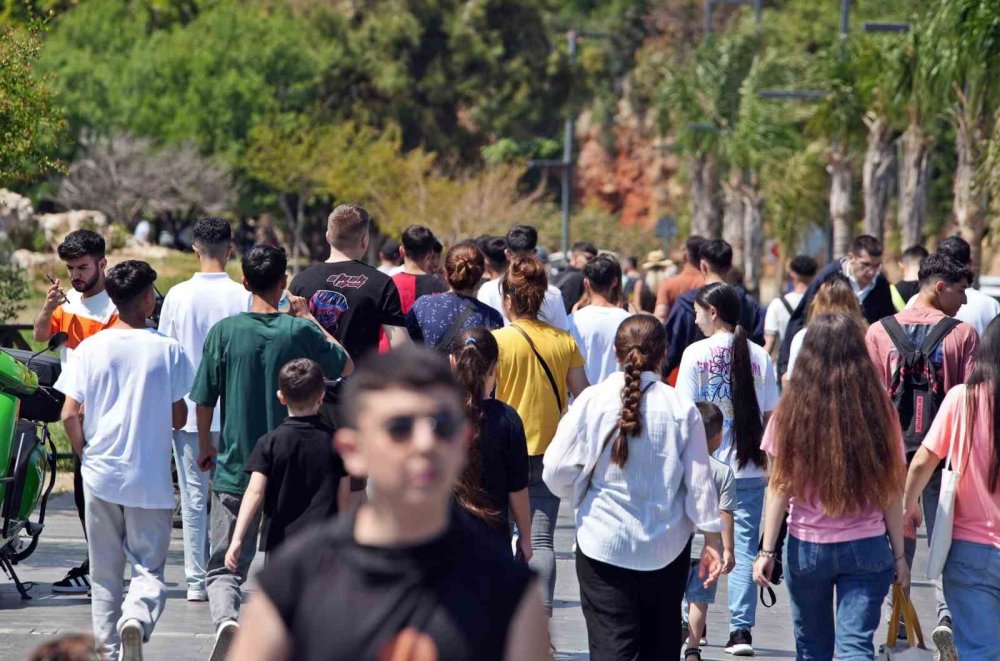 Sahil tıka basa doldu!