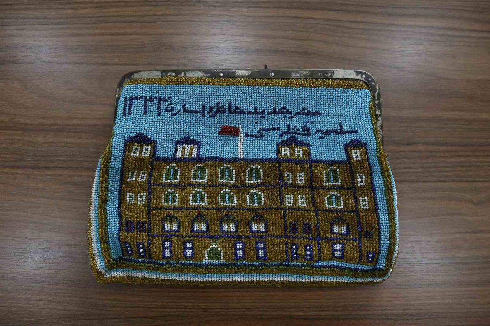 Tırnaktan bile küçük İncil!