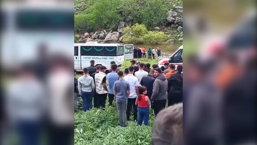 Dereye giren çocuk boğuldu