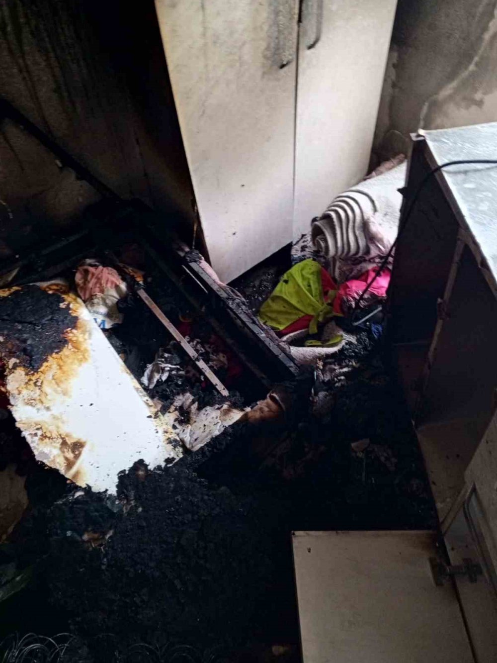 Eve atılan torpil yangına sebep oldu