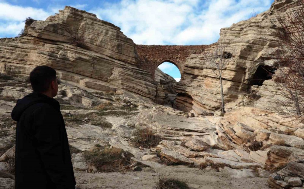 Konya’da 5 bin yıllık mahallede ürküten köprü