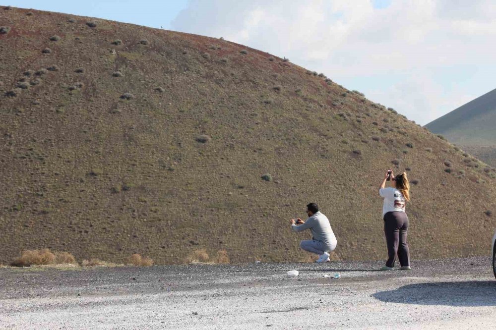 Konya'da bu yer büyük ilgi görüyor! Yoldan geçen aracını durdurup aşağı iniyor