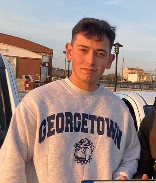 Bariyerlere çarpan motosiklet dere yatağına uçtu: 2 genç hayatını kaybetti