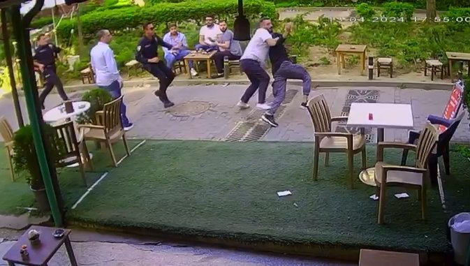 Esnaf, polisten kaçan şüpheliyi etkisiz hale getirdi