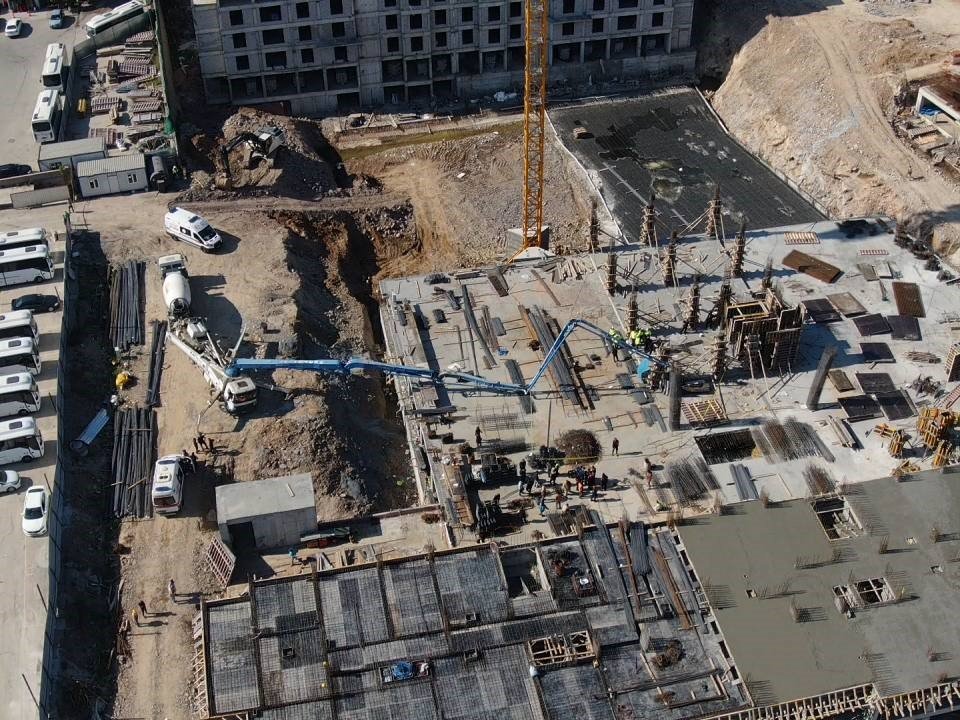 Mobil vinç devrildi, 1 kişi hayatını kaybetti