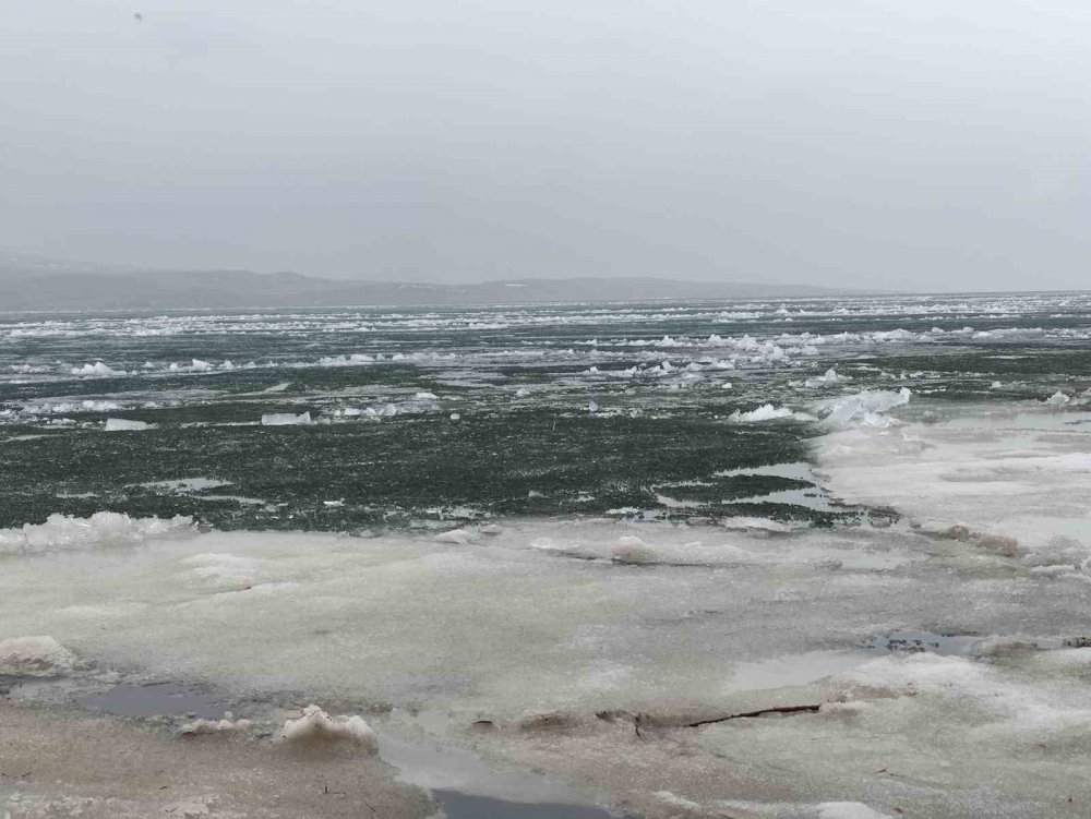 Buz tabakası eriyince kutupları aratmayan görüntüler ortaya çıktı